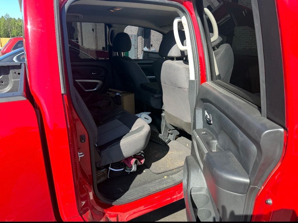 2022 Nissan Titan SV
