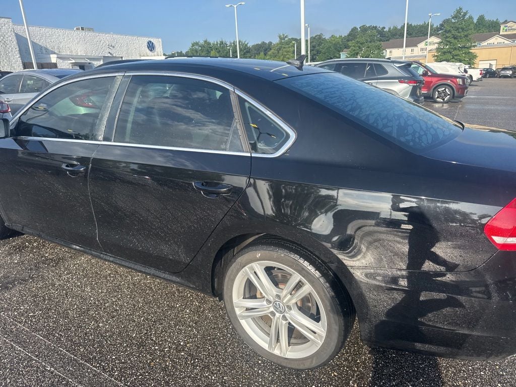 2014 Volkswagen Passat V6 SE w/Sunroof