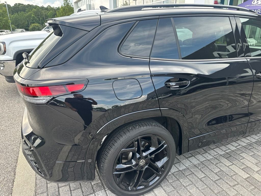 2025 Volkswagen Tiguan 2.0T SE R-Line Black