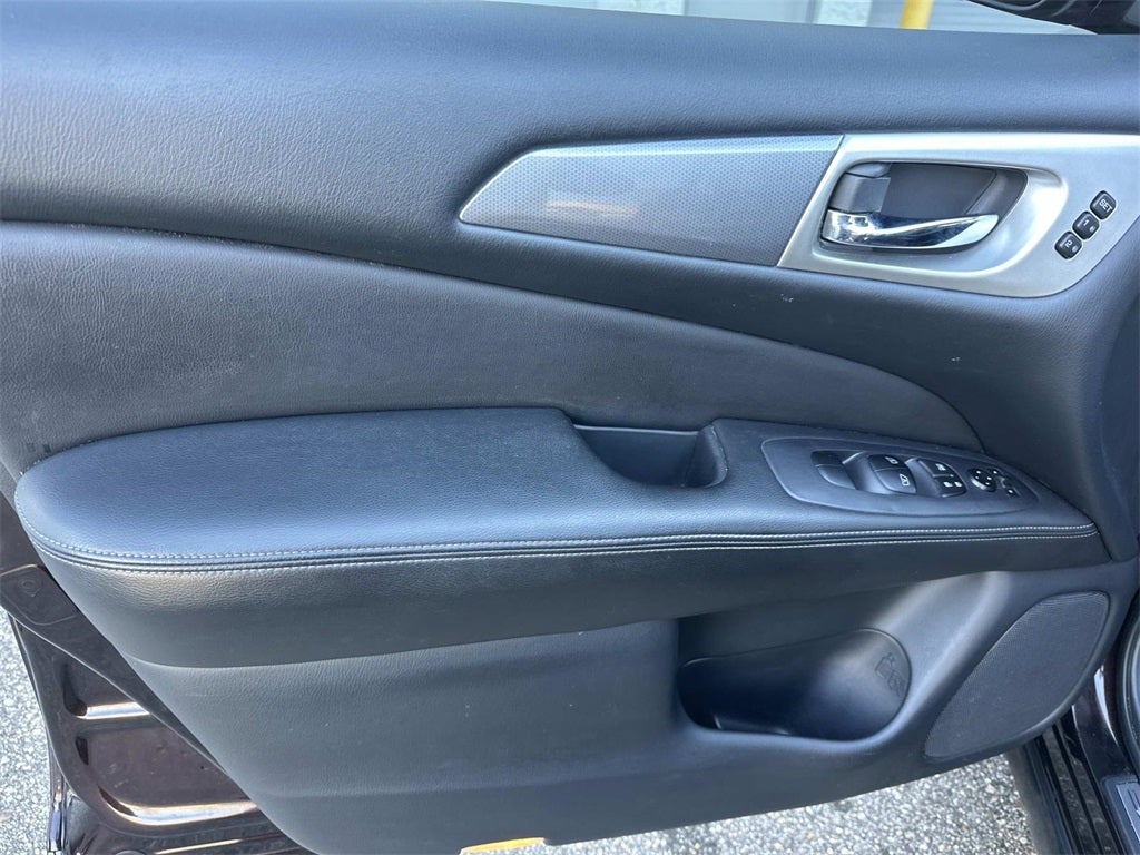 2020 Nissan Pathfinder SL