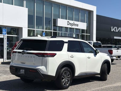 2025 Nissan Pathfinder SV