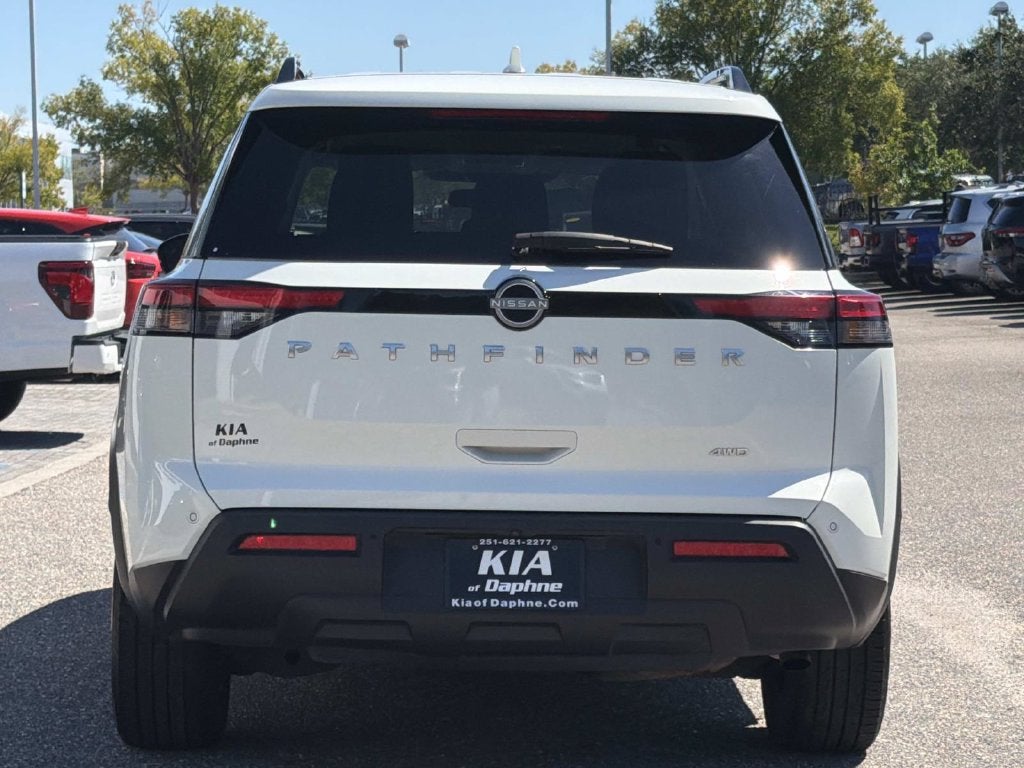 2025 Nissan Pathfinder SV