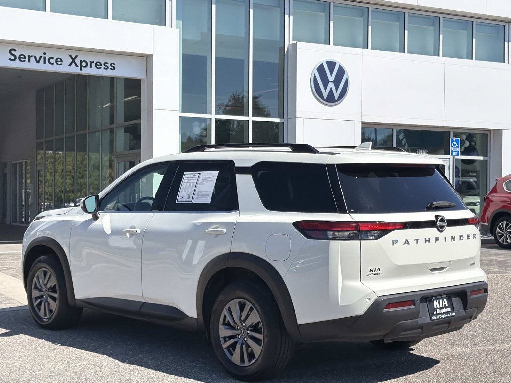 2025 Nissan Pathfinder SV