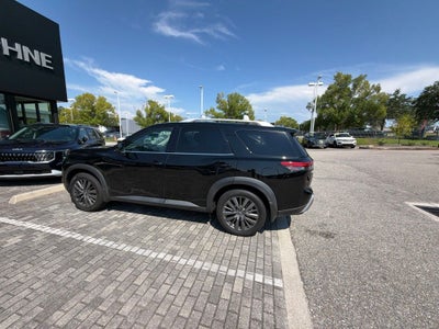 2024 Nissan Pathfinder SL