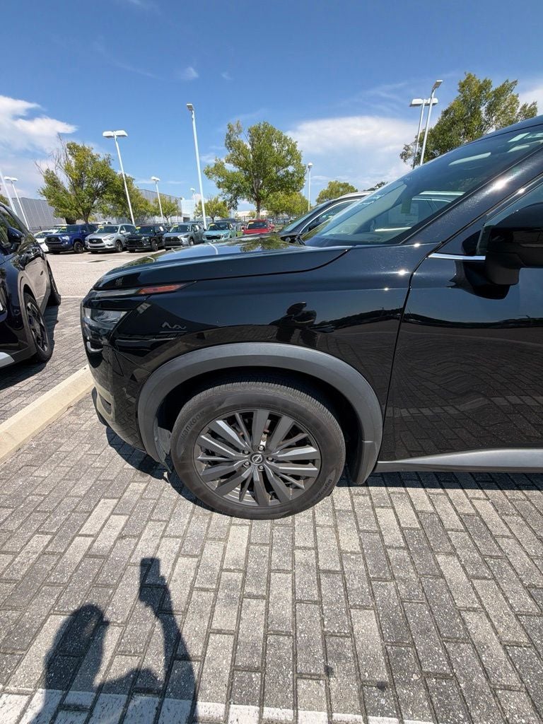 2024 Nissan Pathfinder SL