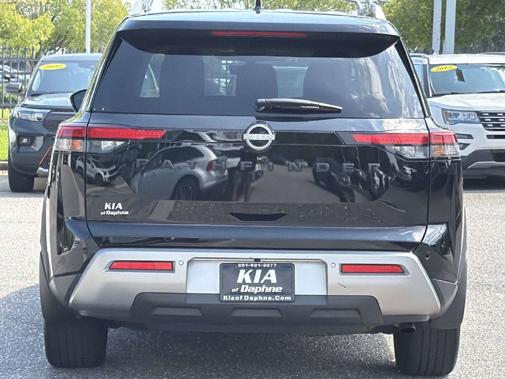 2024 Nissan Pathfinder SL