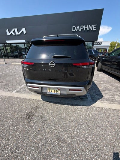 2024 Nissan Pathfinder SL