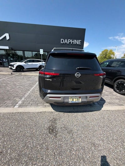 2024 Nissan Pathfinder SL