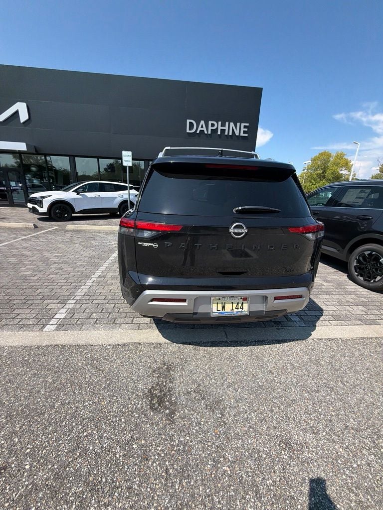 2024 Nissan Pathfinder SL