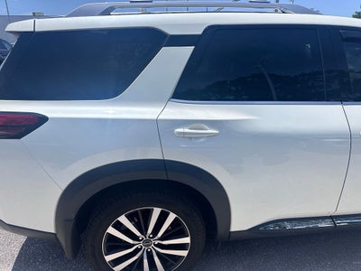 2023 Nissan Pathfinder Platinum