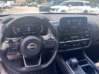 2023 Nissan Pathfinder Platinum