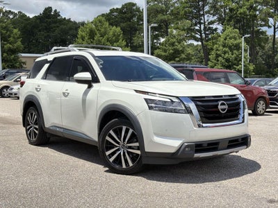 2023 Nissan Pathfinder Platinum