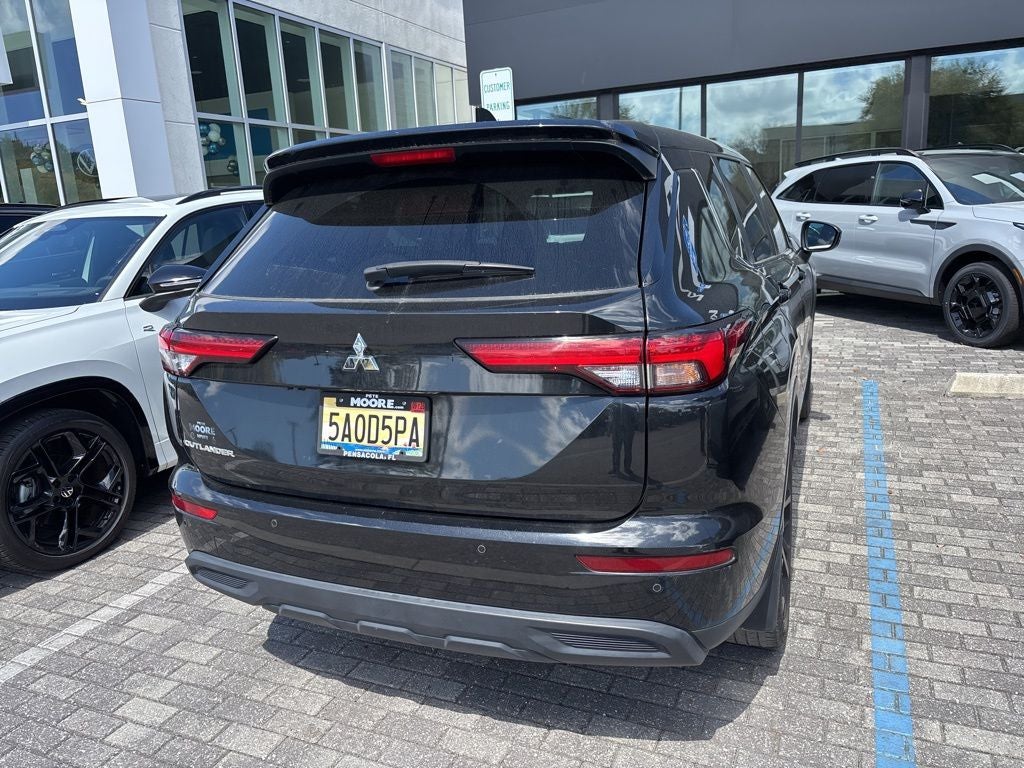 2022 Mitsubishi Outlander ES