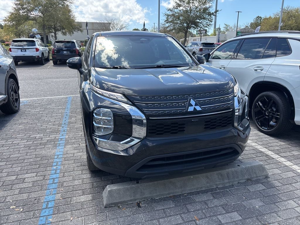 2022 Mitsubishi Outlander ES