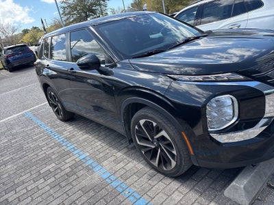2022 Mitsubishi Outlander ES