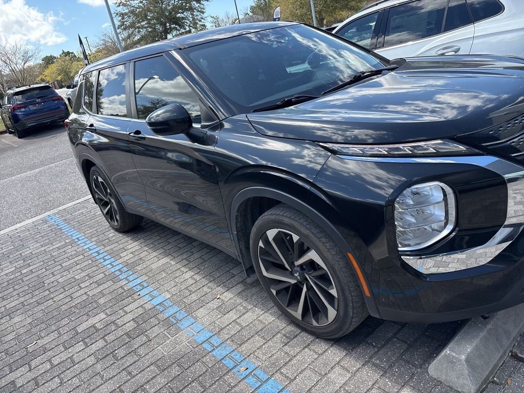 2022 Mitsubishi Outlander ES
