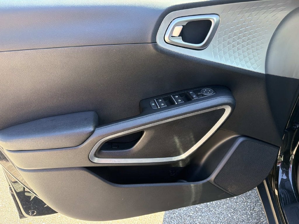 2025 Kia Soul LX Technology Package