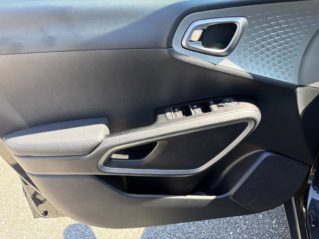 2025 Kia Soul LX Technology Package