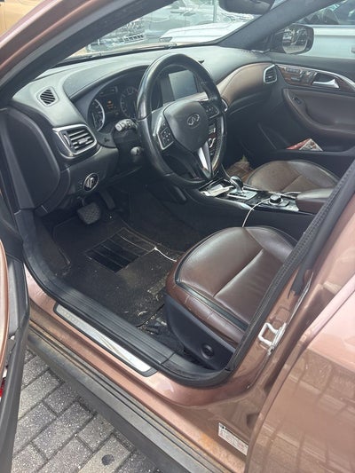 2017 INFINITI QX30 Premium