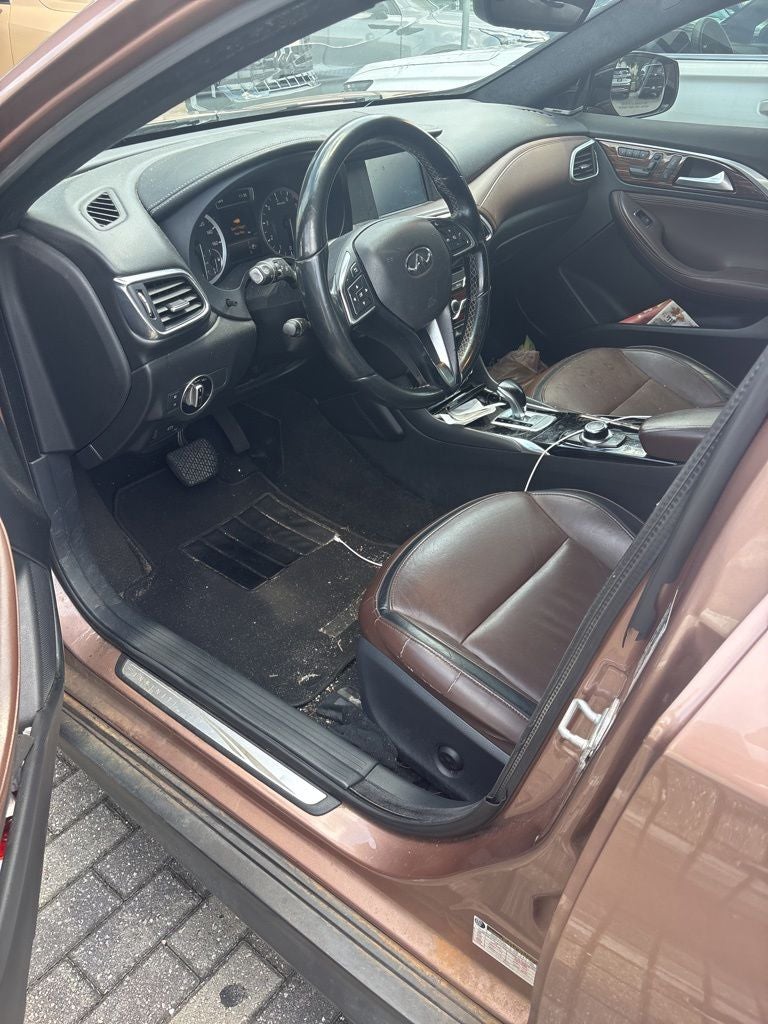 2017 INFINITI QX30 Premium