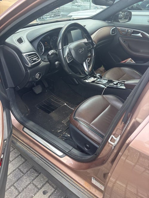 2017 INFINITI QX30 Premium