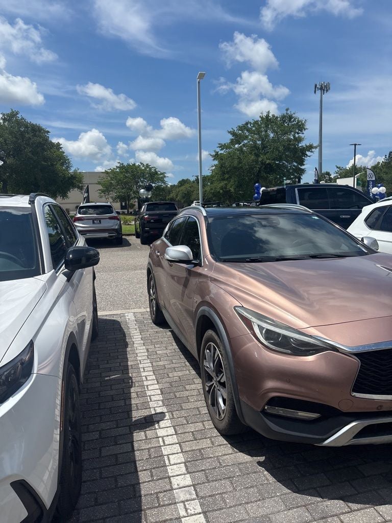 2017 INFINITI QX30 Premium
