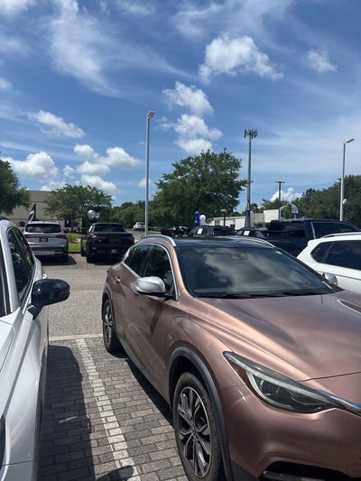 2017 INFINITI QX30 Premium