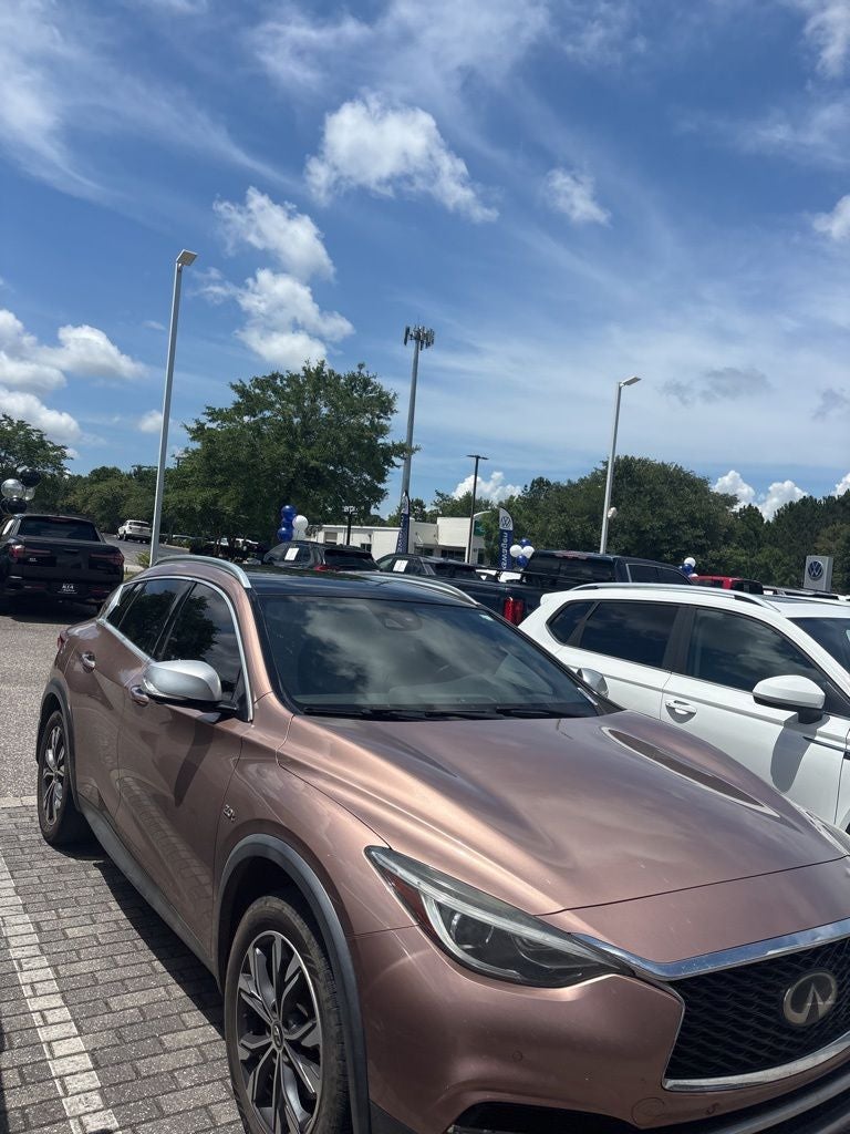 2017 INFINITI QX30 Premium