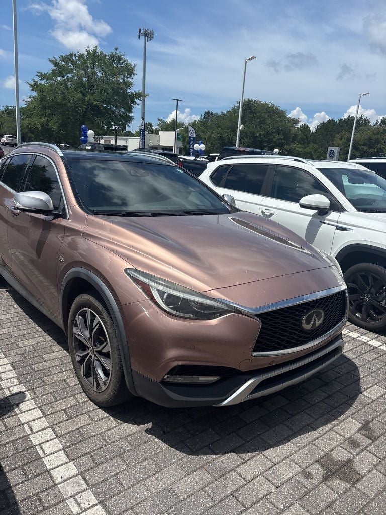 2017 INFINITI QX30 Premium