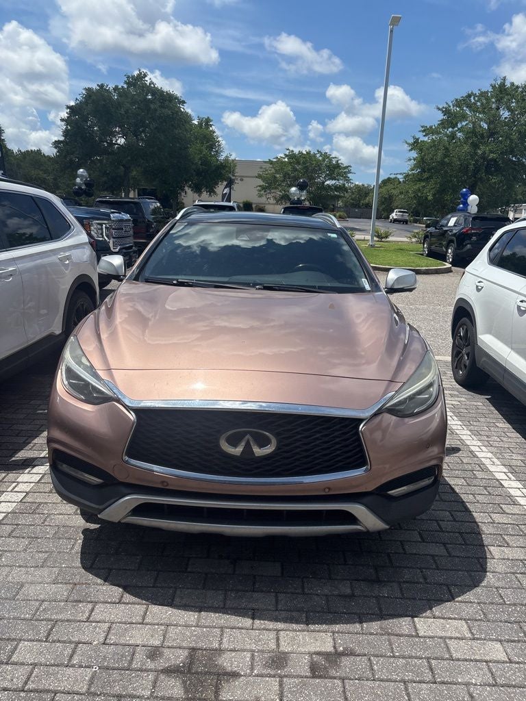 2017 INFINITI QX30 Premium