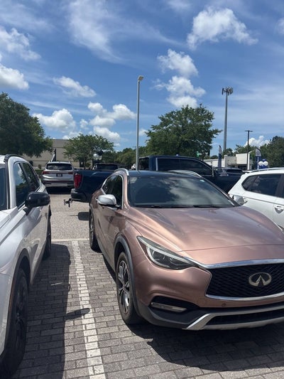 2017 INFINITI QX30 Premium