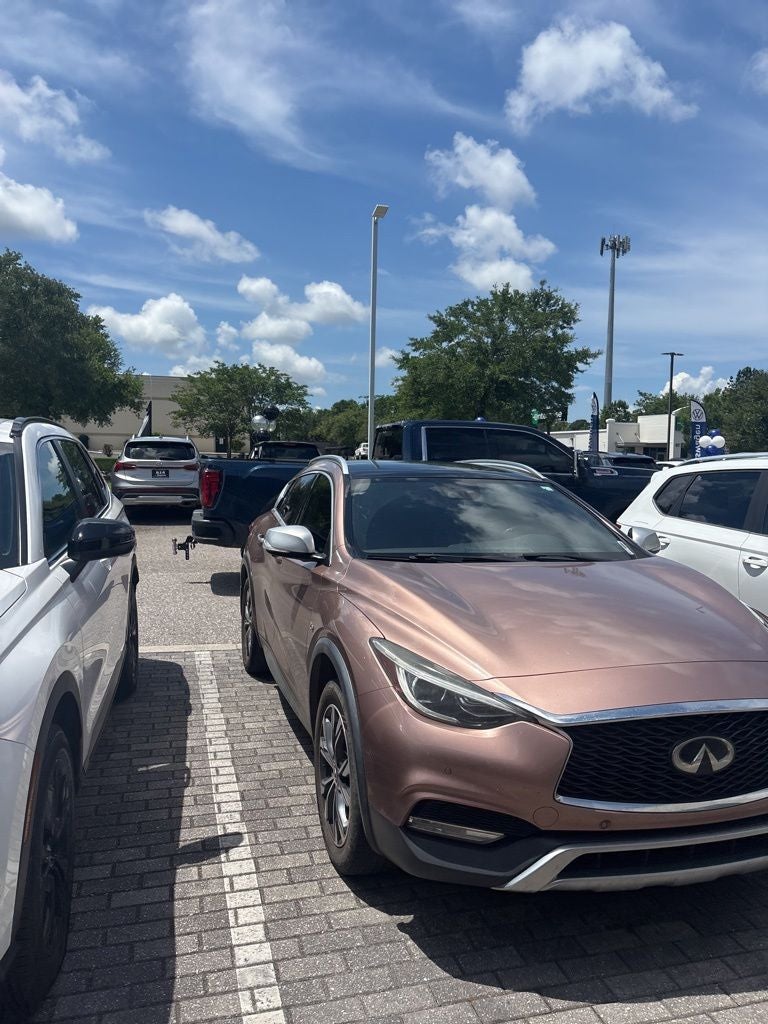 2017 INFINITI QX30 Premium