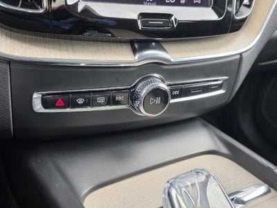 2022 Volvo XC60 B6 Inscription