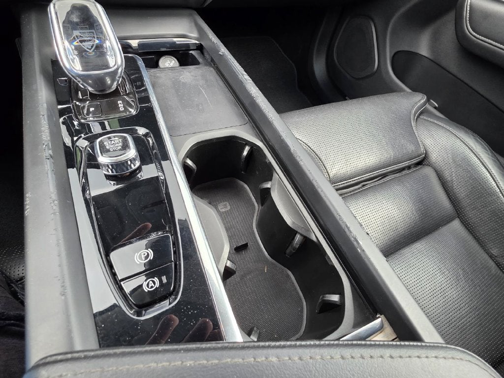 2022 Volvo XC60 B6 Inscription