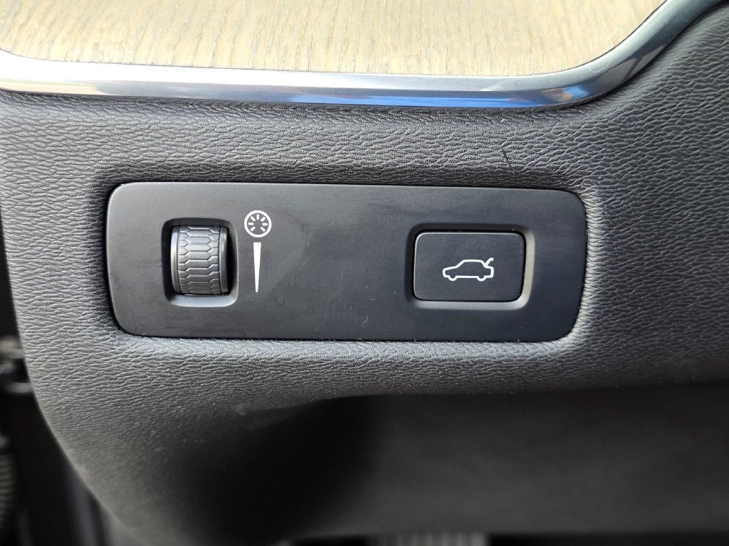 2022 Volvo XC60 B6 Inscription